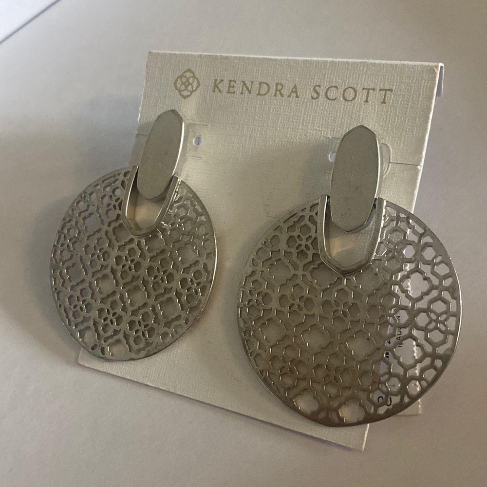 Kendra Scott BRAND new earrings. 🖤